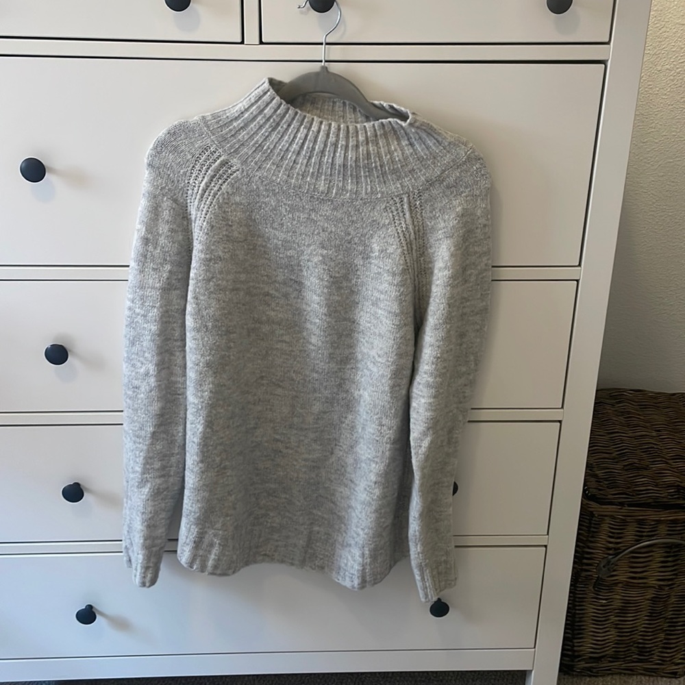 Mockneck grey sweater